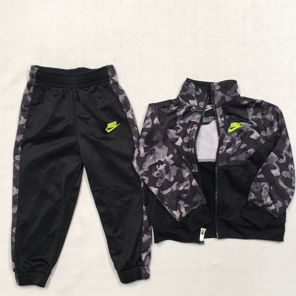 Nike full-zip jacket and jogger pants set size 18M